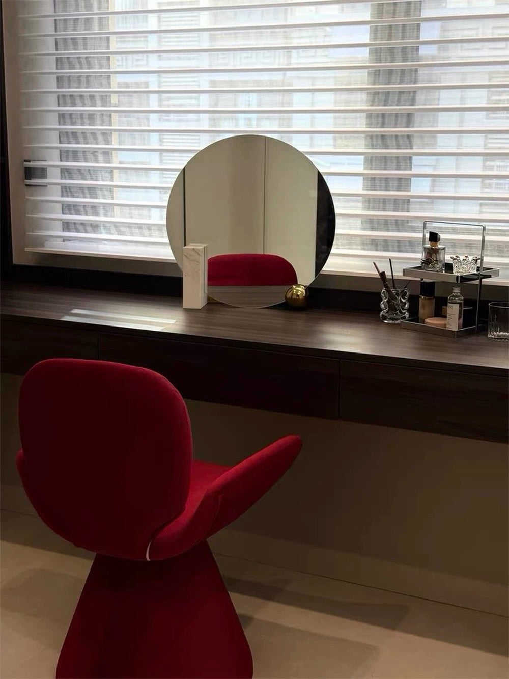 Hommie Red Curved Back Makeup Chair HBCH056 1