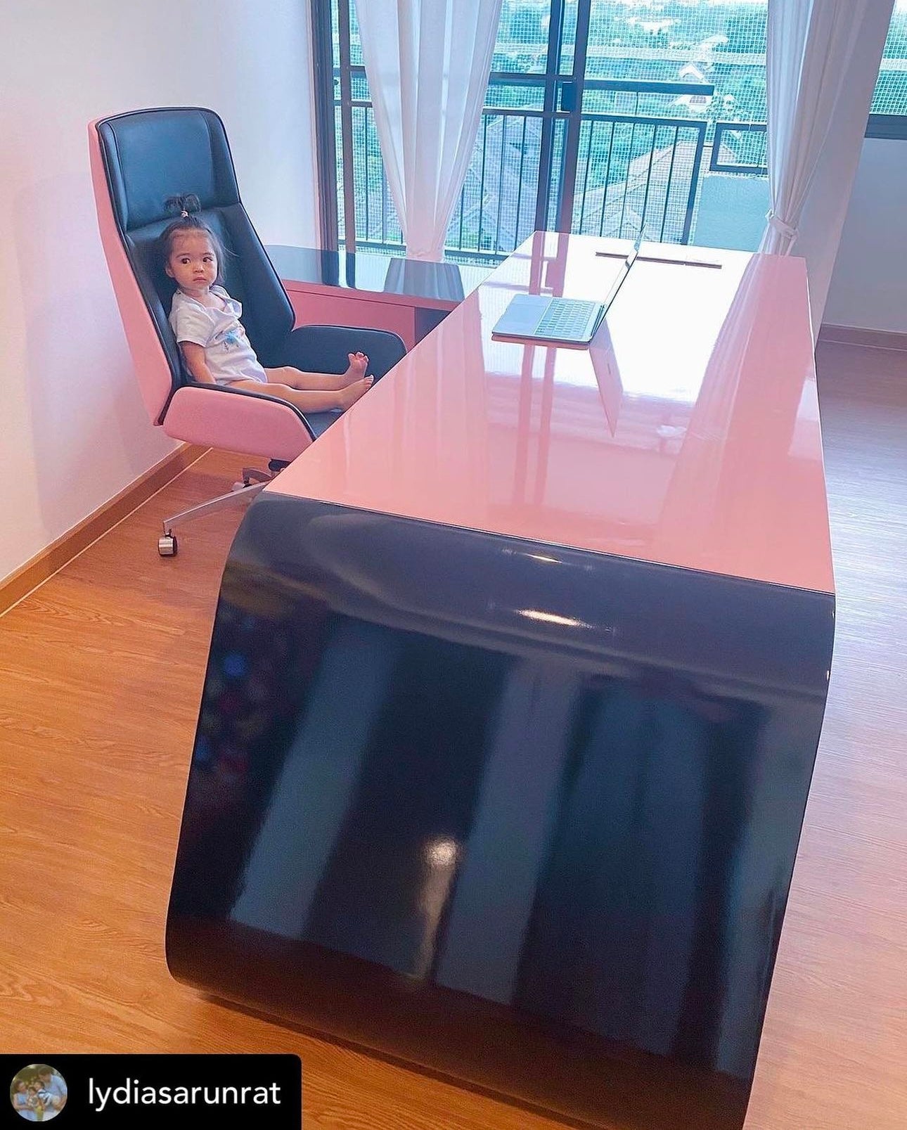 Hommie Curve Working Table HBWD004