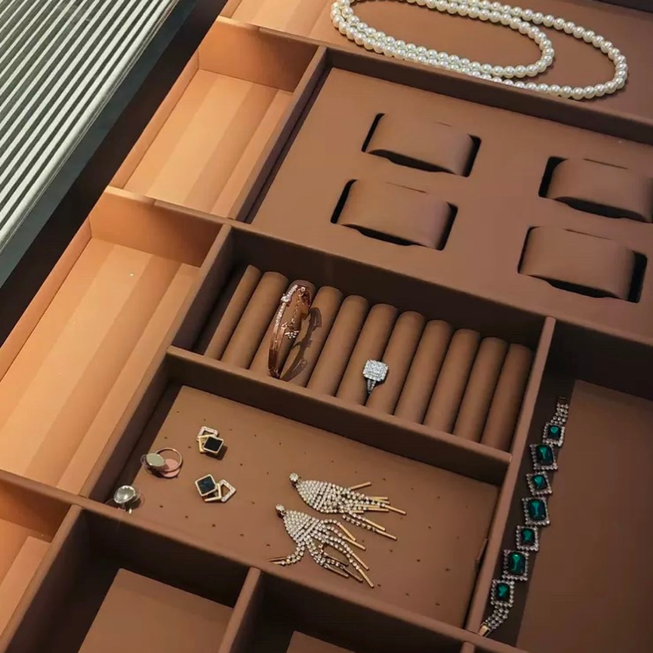 Hommie Customize Jewelry & Watches Storage Compartments HBMC001