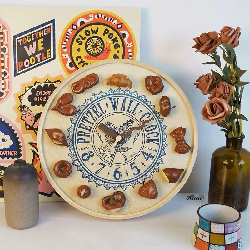 Hommie Pretzel Round Wall Clock HBHD028 2
