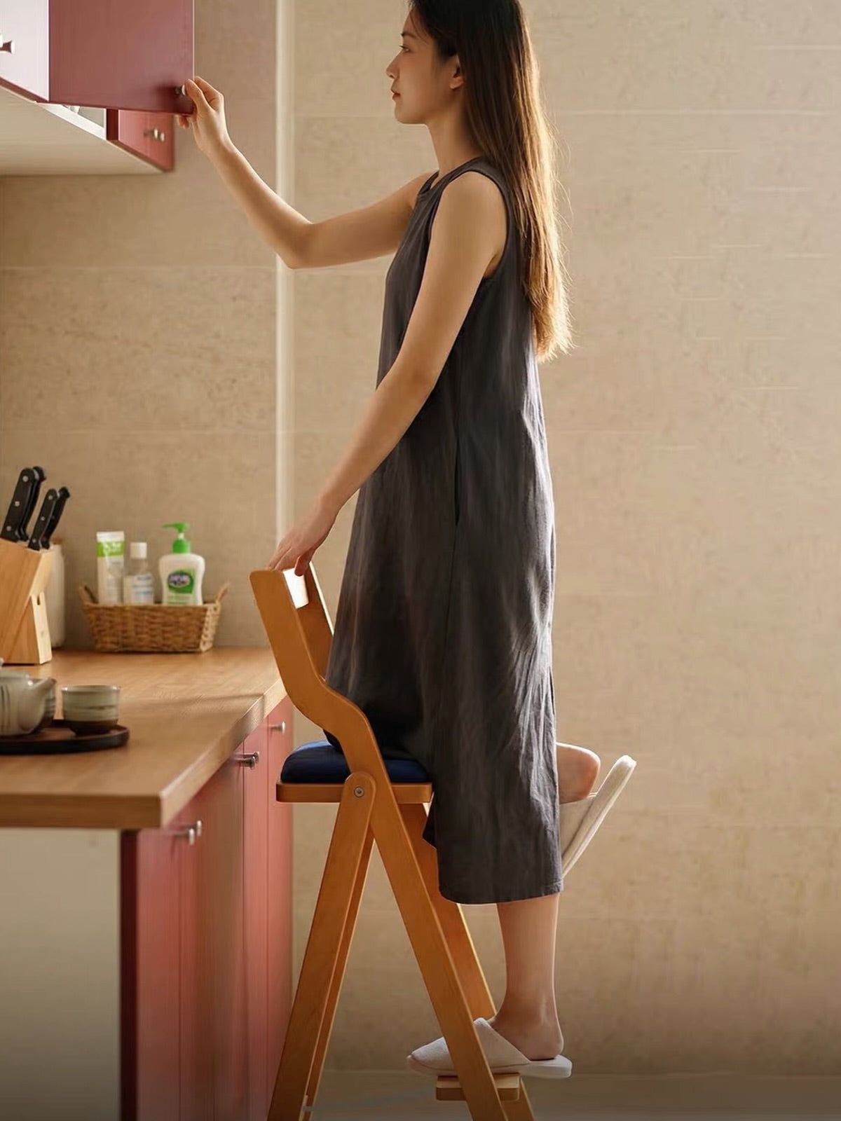 Hommie Folding Wood High Chair with Step HBCH027 9