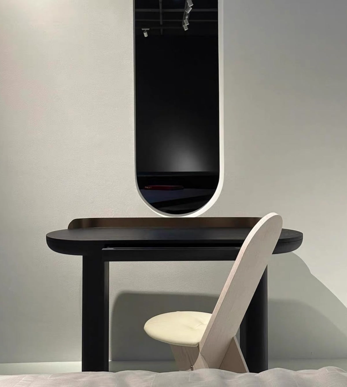 Hommie Black Oval Wood Working Table HBWD008 2