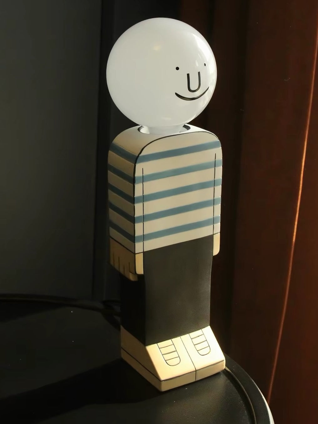Hommie Smiley Human Table Lamp HBCL027 1